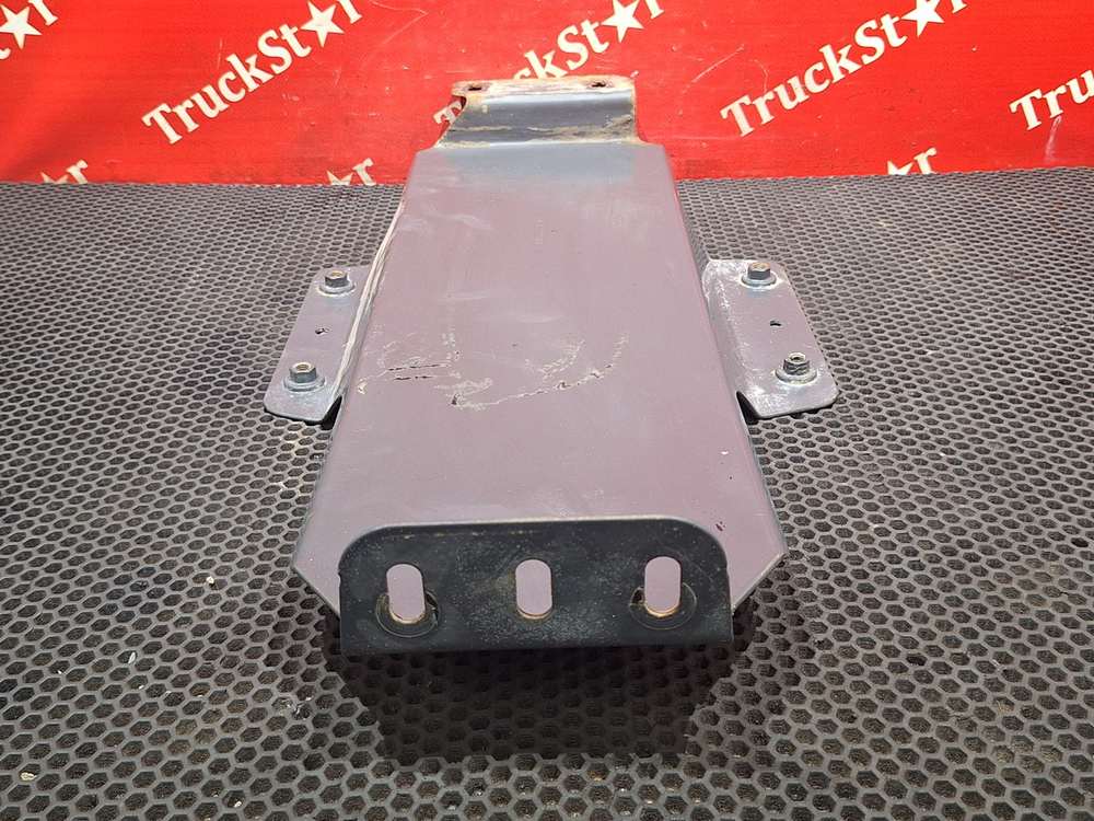 Кронштейн крыла переднего левого 2018г.