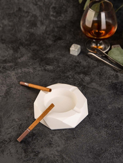 Пепельница белая