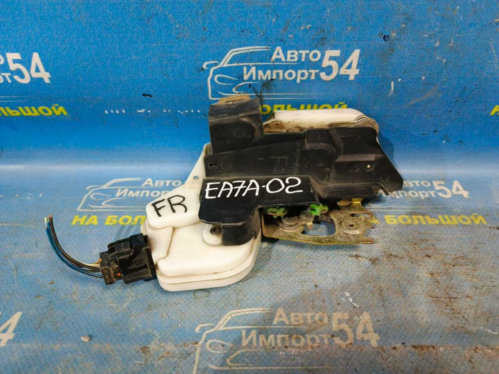 Замок двери передней правой MITSUBISHI GALANT 2000