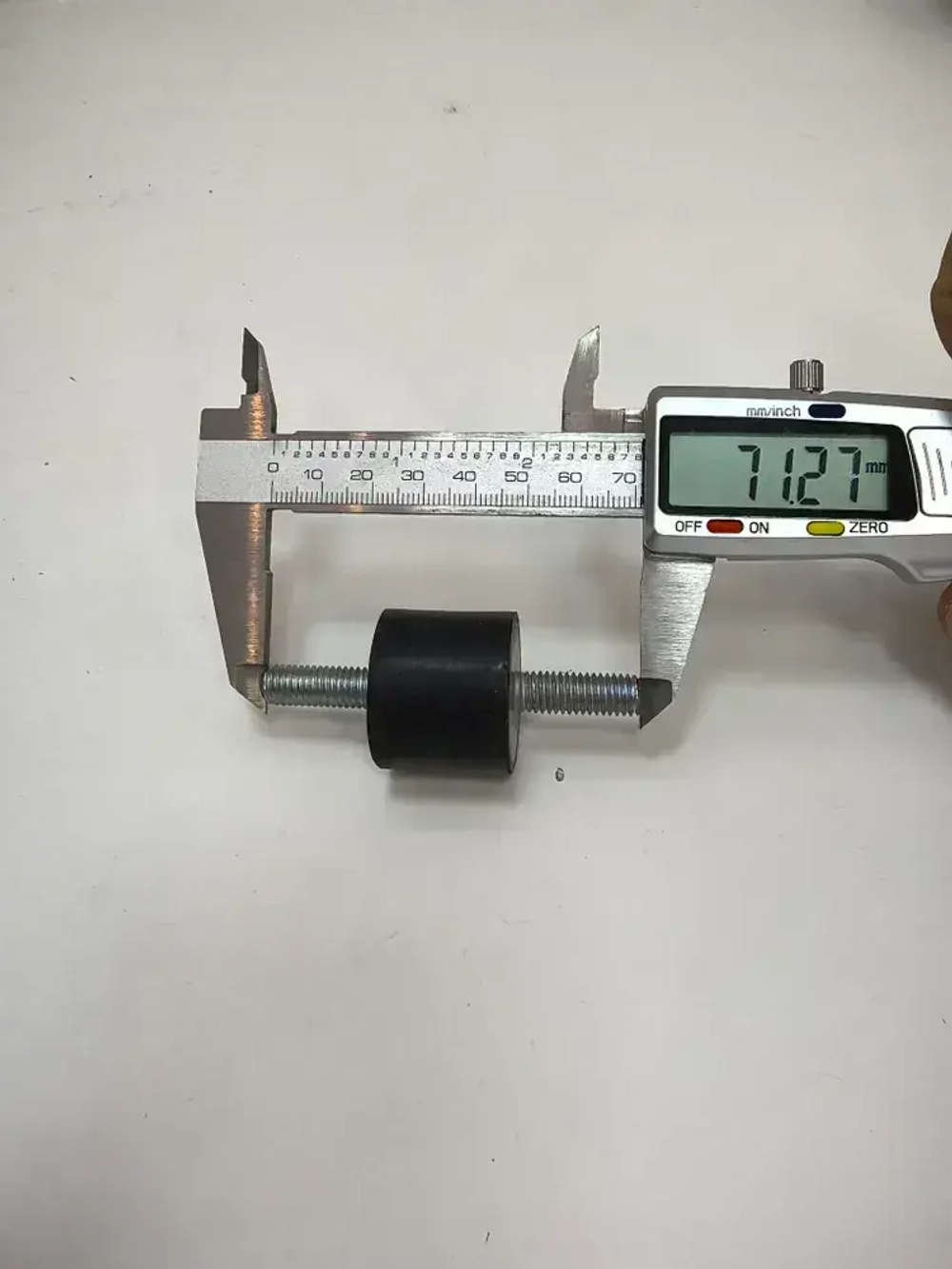 Виброизоляторы цилиндрические с наружной резьбой М8, тип EC. DR53025M823