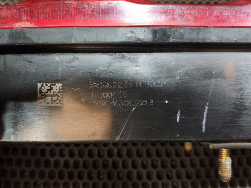 Фонарь задний правый 2022г