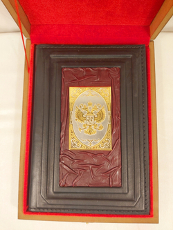 Ежедневник "Герб РФ" (златоустовская гравюра) из натуральной кожи со съемной обложкой в футляре