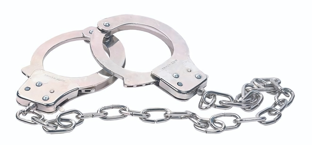 Наручники из металла с длинной цепочкой CHROME HANDCUFFS METAL HANDCUFFS W. KEY (Цвет: серебристый)