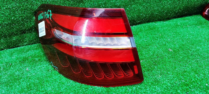 Фонарь левый внешний Mercedes GLC X253 (2015-2019)