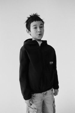 ZARA КУРТКА WATER REPELLENT ИЗ ВЫСОКОТЕХНОЛОГИЧНОЙ ТКАНИ С КАПЮШОНОМ, ЧЕРНЫЙ