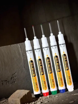 Маркер строительный тонкий разметочный с длинным наконечником.