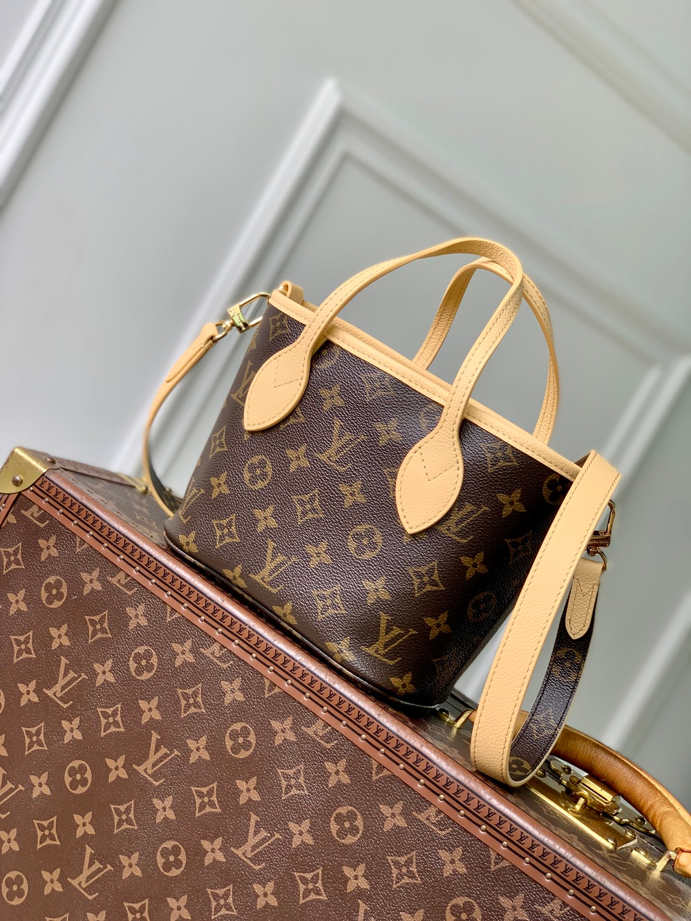 Louis Vuitton Neverfull Bandouliere Inside Out BB