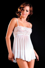 Белый комплект: сорочка и трусики-стринг