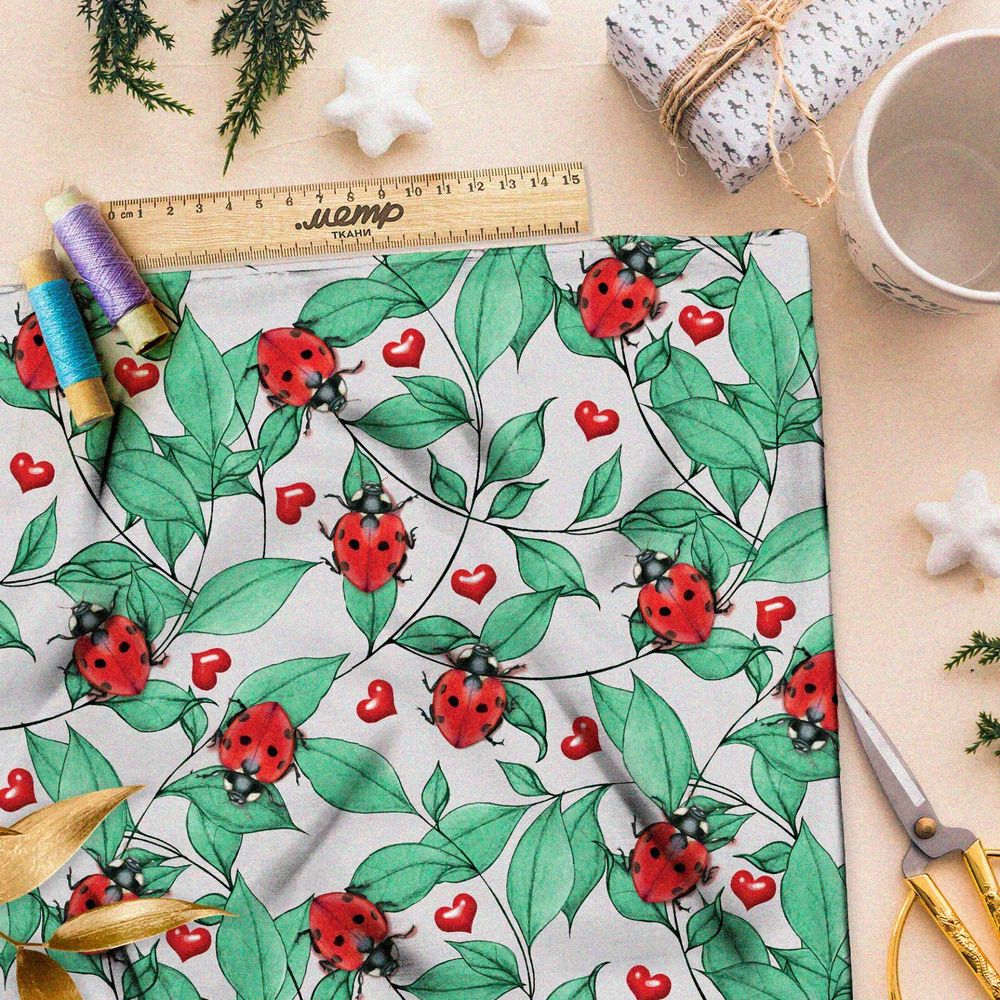 Ткань бифлекс яркие божьи коровки в листве