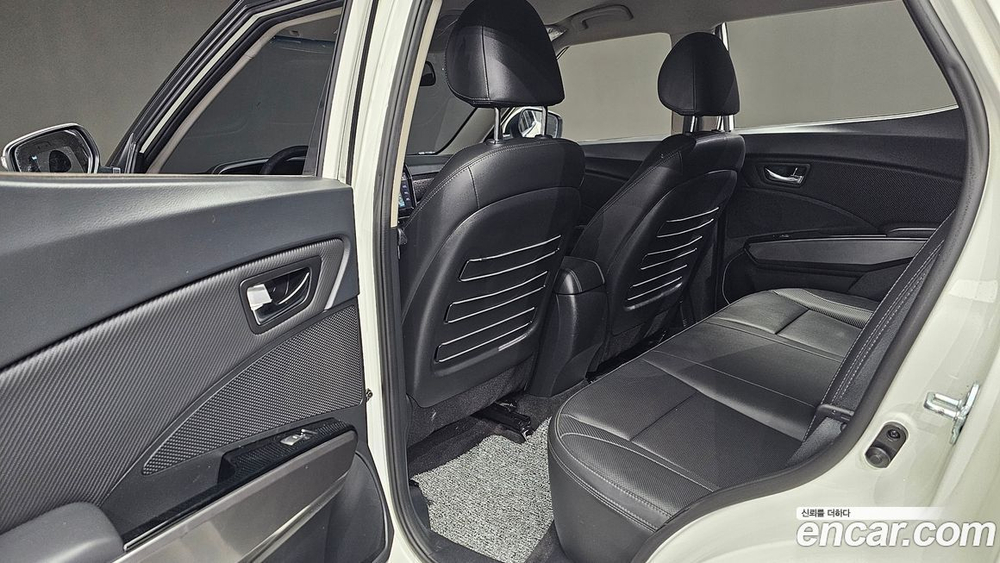KG Mobility (Ssangyong) Very New Tivoli Дизель 1.6 2WD (11.2019)