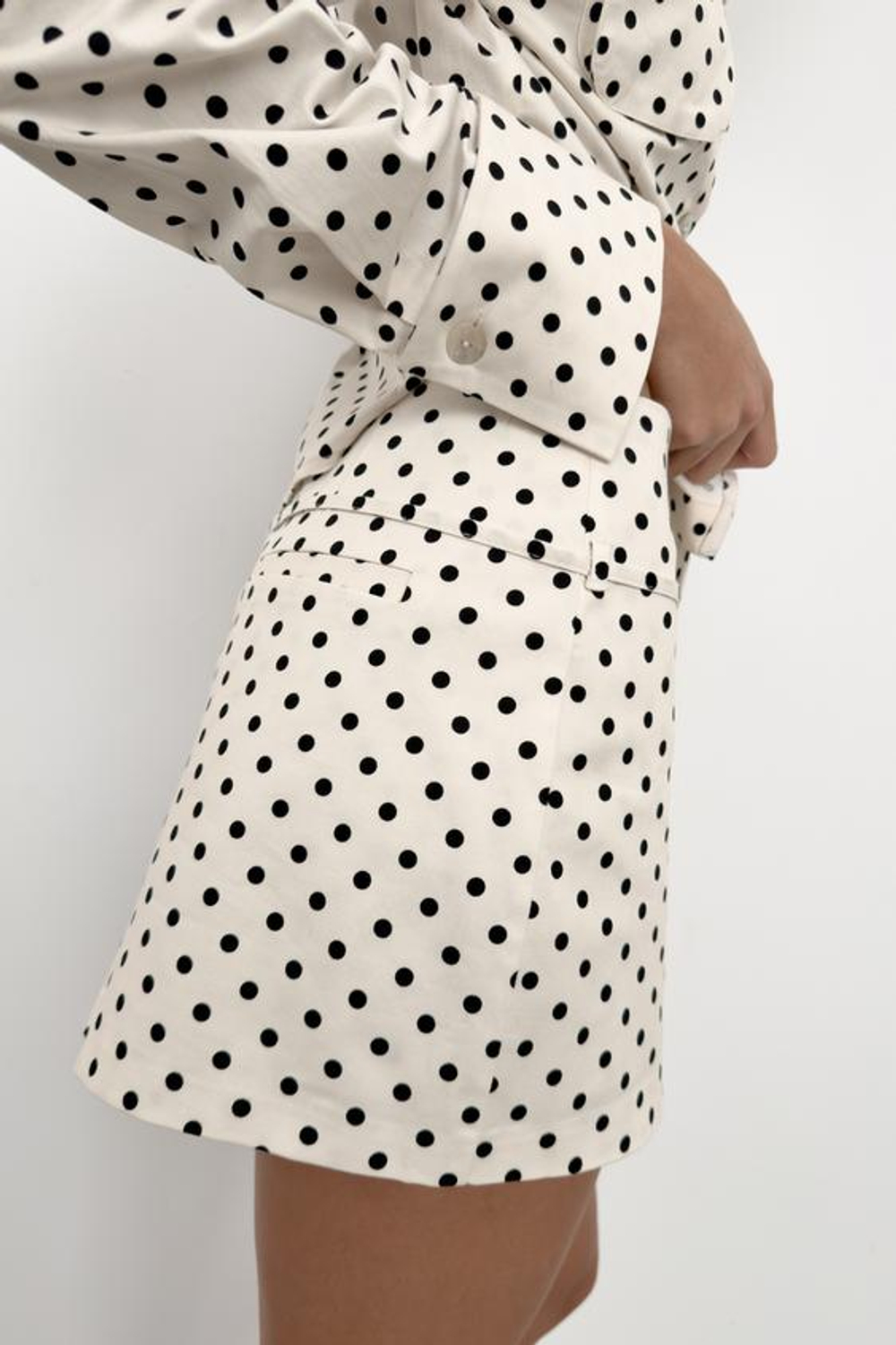 ZARA ЮБКА-ШОРТЫ С РЕМНЕМ, БЕЛЫЙ/ЧЕРНЫЙ