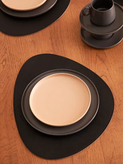 Набор из двух тарелок темно-серого цвета из коллекции essential, 25 см