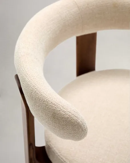 Стул Granite на 4 ножках из бежевого шенилла и массива ясеня в отделке орех