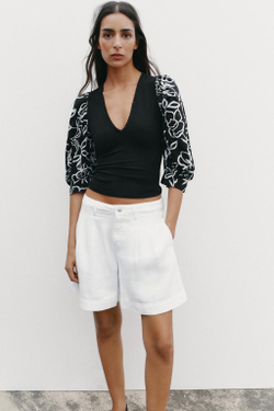 ZARA ТОП С РУКАВАМИ-БУФАМИ И ВЫШИВКОЙ В ВИДЕ ЦВЕТОВ, ЧЕРНЫЙ