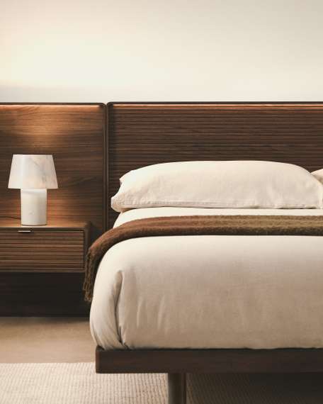 Кровать Norlen с 2 тумбочками из орехового шпона с темной отделкой LED 180 x 200 см