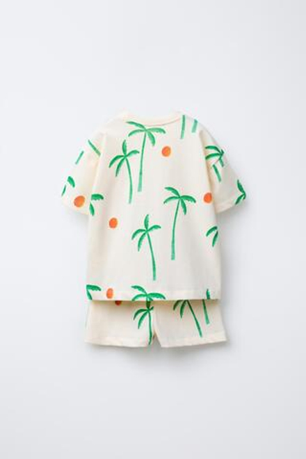 ZARA КОМПЛЕКТ ИЗ ФУТБОЛКИ И ШОРТОВ-ДЖОГГЕРОВ С ПРИНТОМ «ПАЛЬМЫ», ЭКРЮ