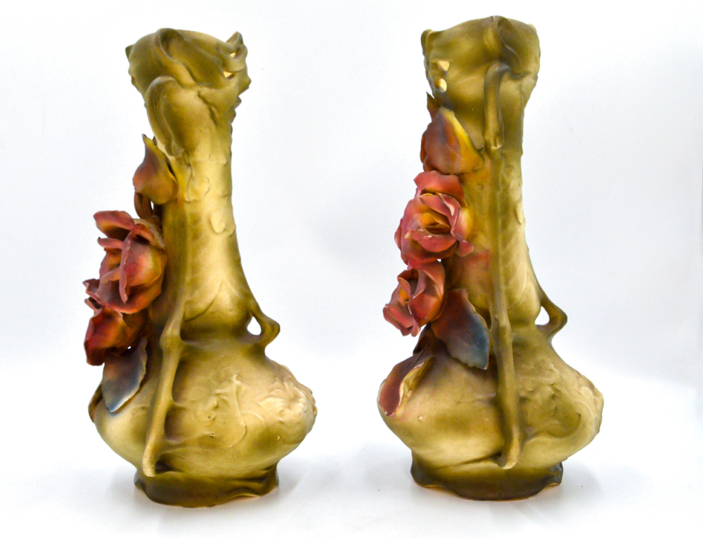 Парные вазы в стиле ар-нуво. Фарфор, лепнина, ручная роспись. Royal Dux, Богемия, Австро-Венгрия.