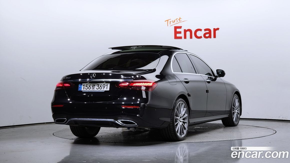 Mercedes-Benz E-Class W213 E350 4MATIC AMG Line (01.2021)