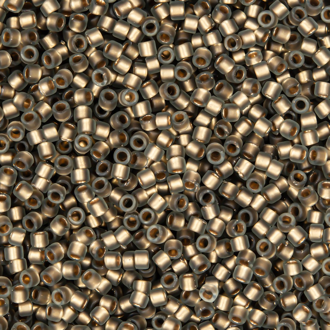 Японский бисер TOHO Treasure (№999FM), с внутренним покрытием золотом 24К, матовый