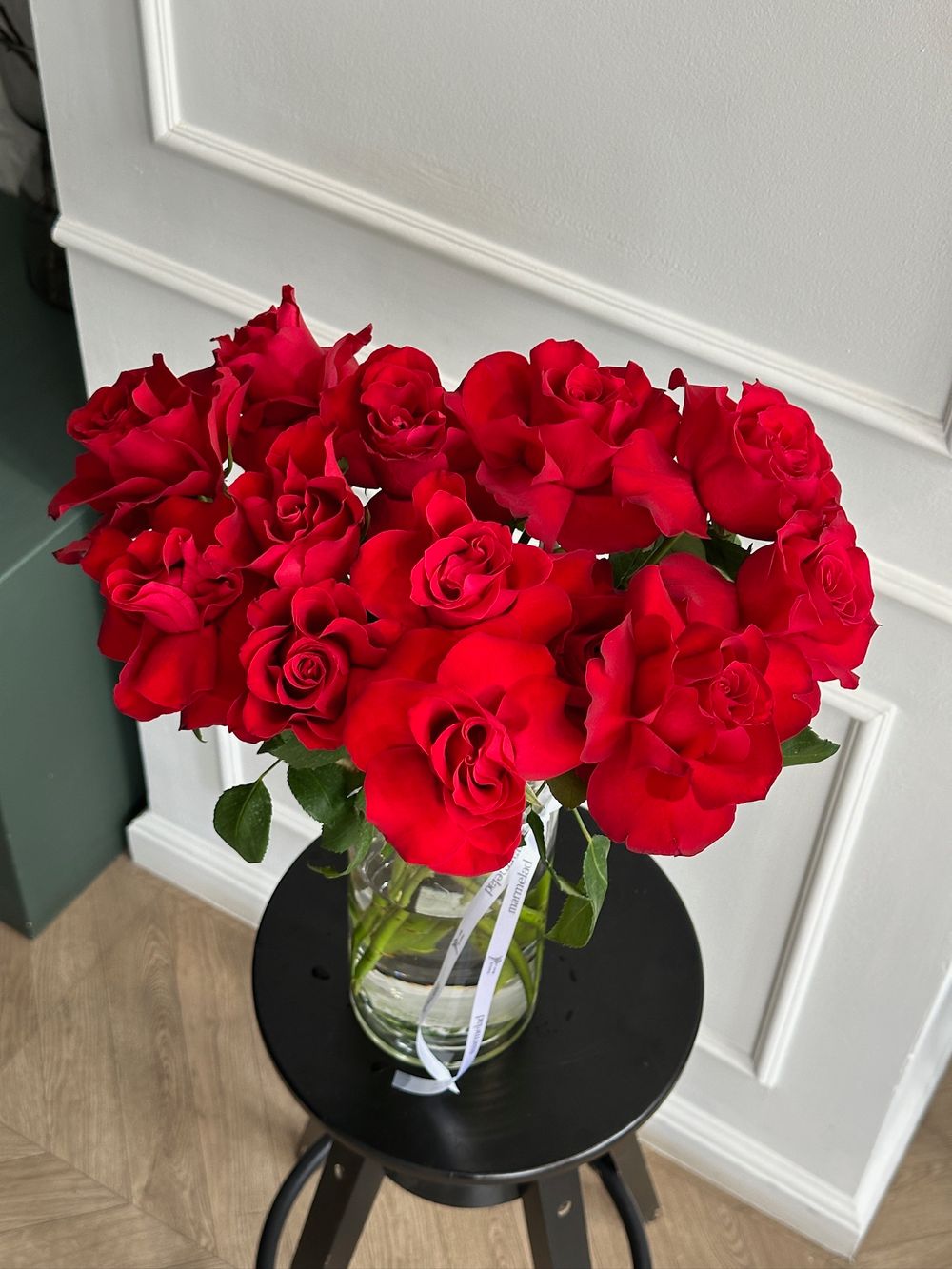 Французская роза в красном оттенке