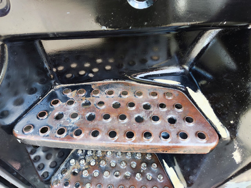 Корпус подножек левый