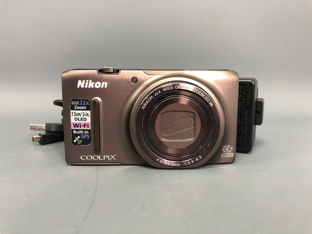Nikon Coolpix S9500