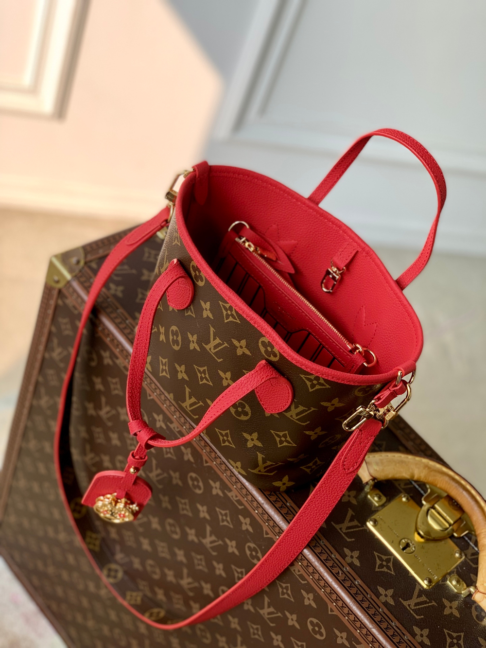Louis Vuitton Neverfull Bandouliere Inside Out BB
