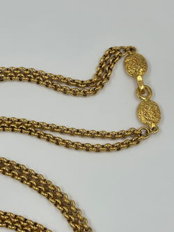 Кулон Chanel с логотипом