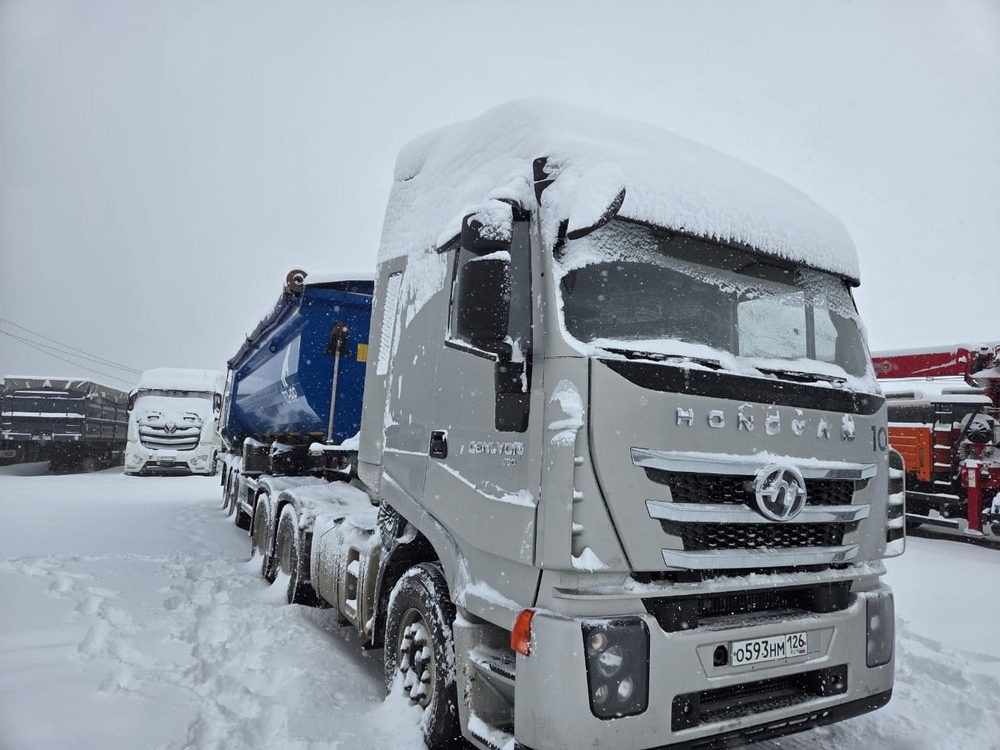 HONGYAN CQ* 6x4 Седельный тягач CQ4256HTVG334 (Дизельный, 8,7 л, 388 л.с., МТ)