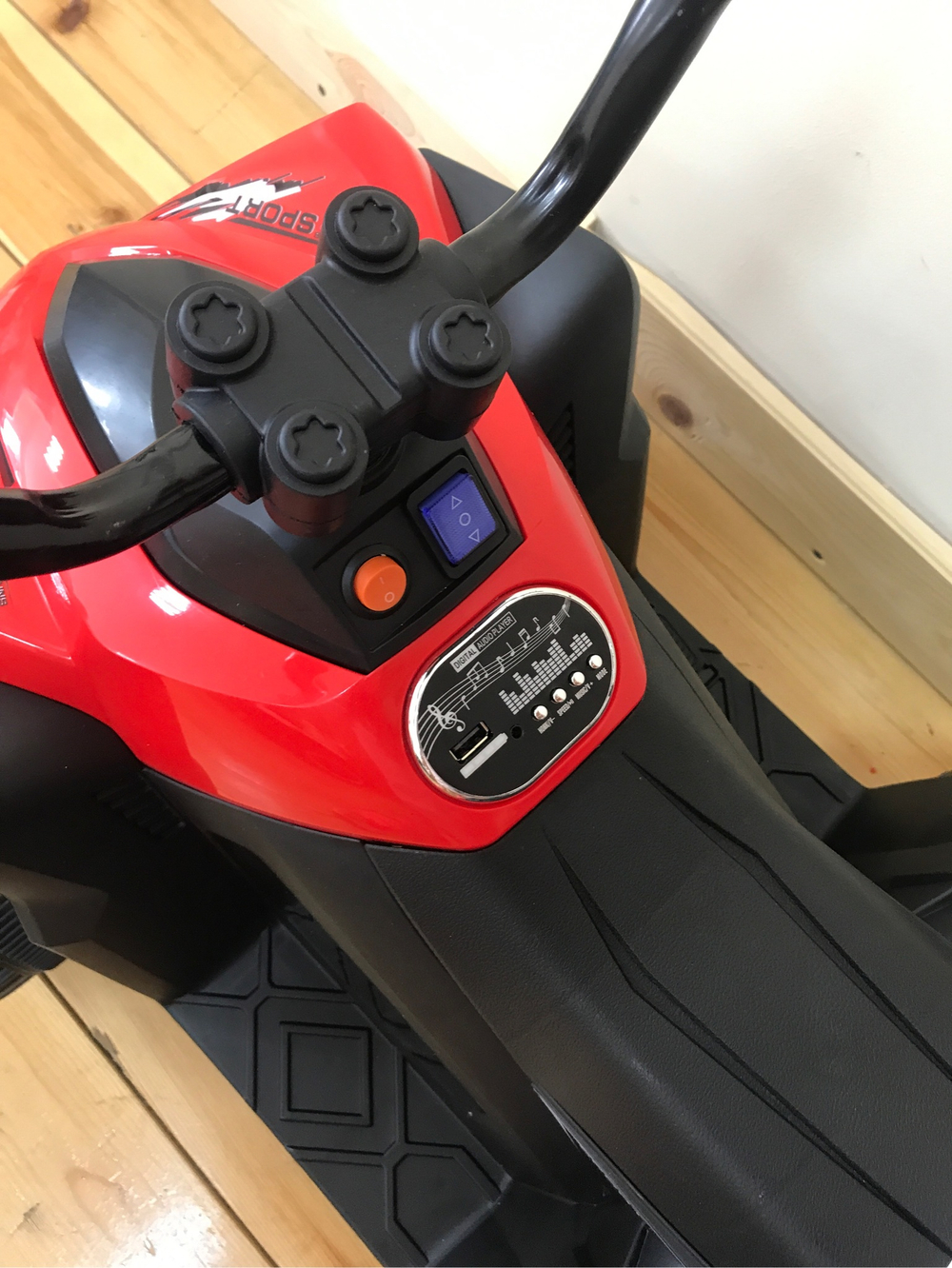 Детский квадроцикл D8111 Красный