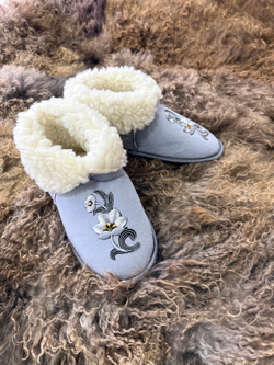 Чуни из эко-меха на твердой подошве