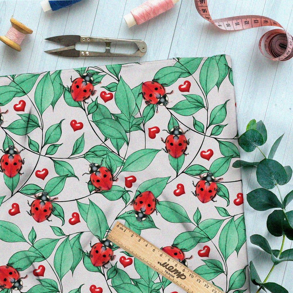 Ткань мембрана яркие божьи коровки в листве