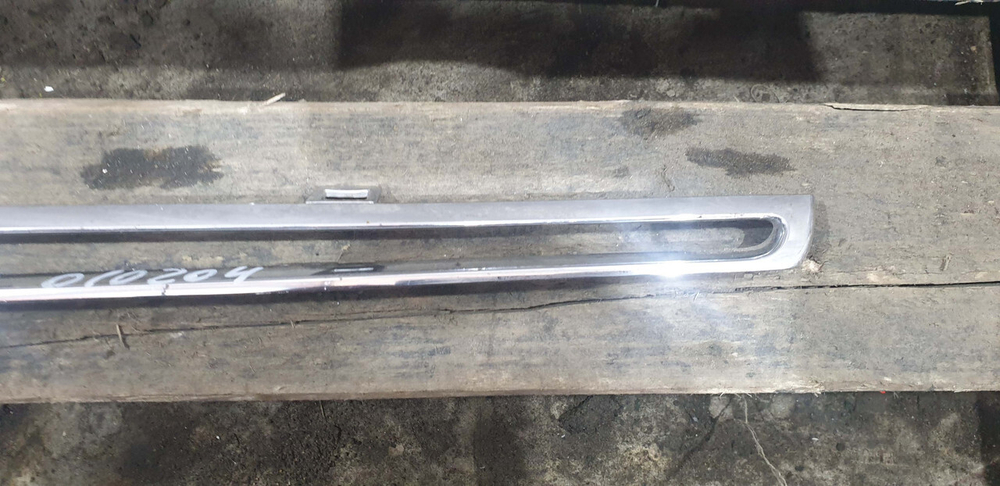 Молдинг решетки радиатора левый верхний Mercedes GLC (X253) 15-19 Б/У Оригинал A2538880185