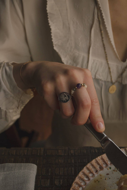 печатка «молитва» из белого золота (предзаказ)