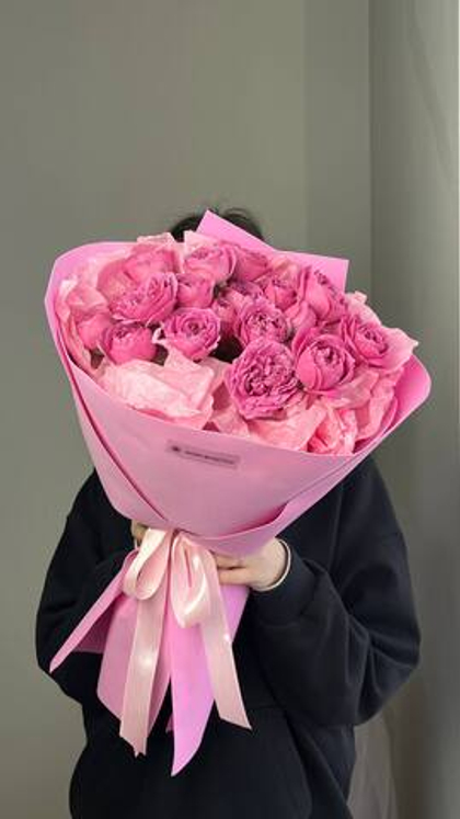 Букет из пионовидных кустовых розочек