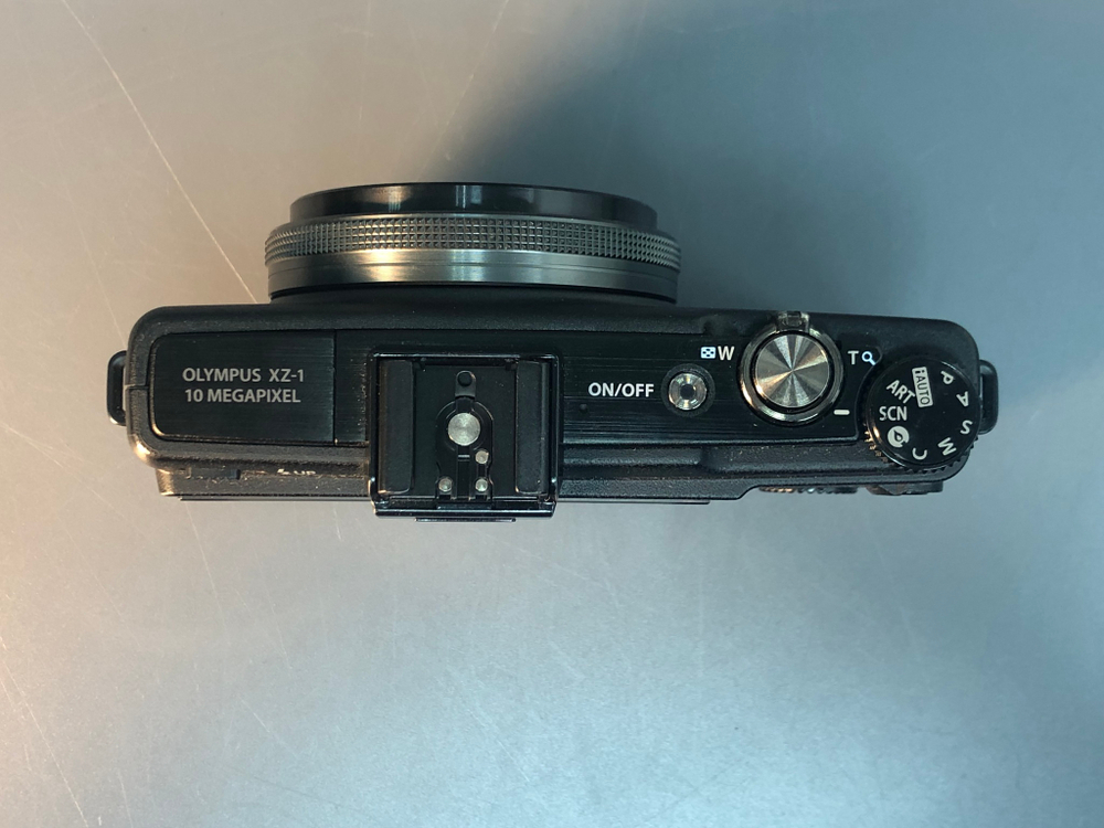 Olympus XZ-1 не закрывается крышка АКБ, работает даже с открытой крышкой