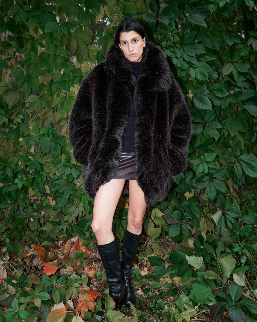 Шуба из экомеха темно-коричневая