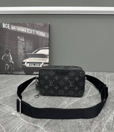 Сумка-мессенджер Louis Vuitton