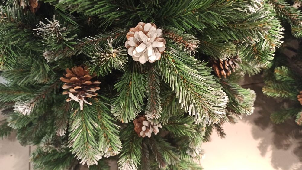 Заснеженная елка с шишками «Снежная королева» (пвх) 210 см / 2.1 м