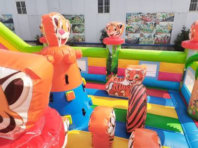 Коммерческий надувной батут «Тигриная страна 2», 10*5*5 м.