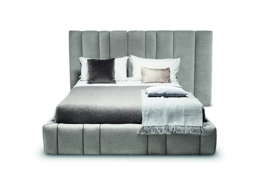Двуспальная кровать с мягким изголовьем