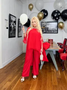 Костюм со шлейфом УК-052 Fabrika