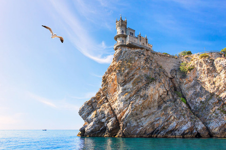 Замок Ласточкино гнездо в солнечный день, фотокартина (репродукция)