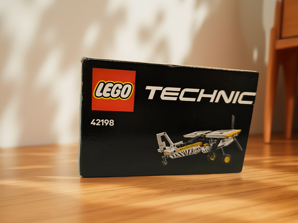 LEGO Technic 42198 Самолет повышенной проходимости — реалистичная модель авиации