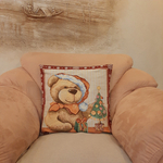 Декоративная гобеленовая наволочка для интерьерной подушки Мишка - Дед Мороз 47*47