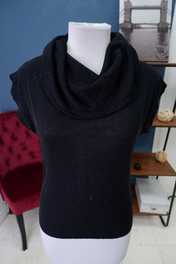 Джемпер H&M с коротким рукавом модный 44 размер