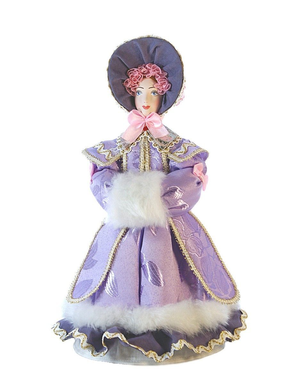 Кукла фарфоровая Дама в городской зимней одежде с муфтой