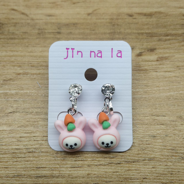 Клипсы Animals Мордашка зайчика с морковкой на голове цвет розовый кристалл металл серебристый