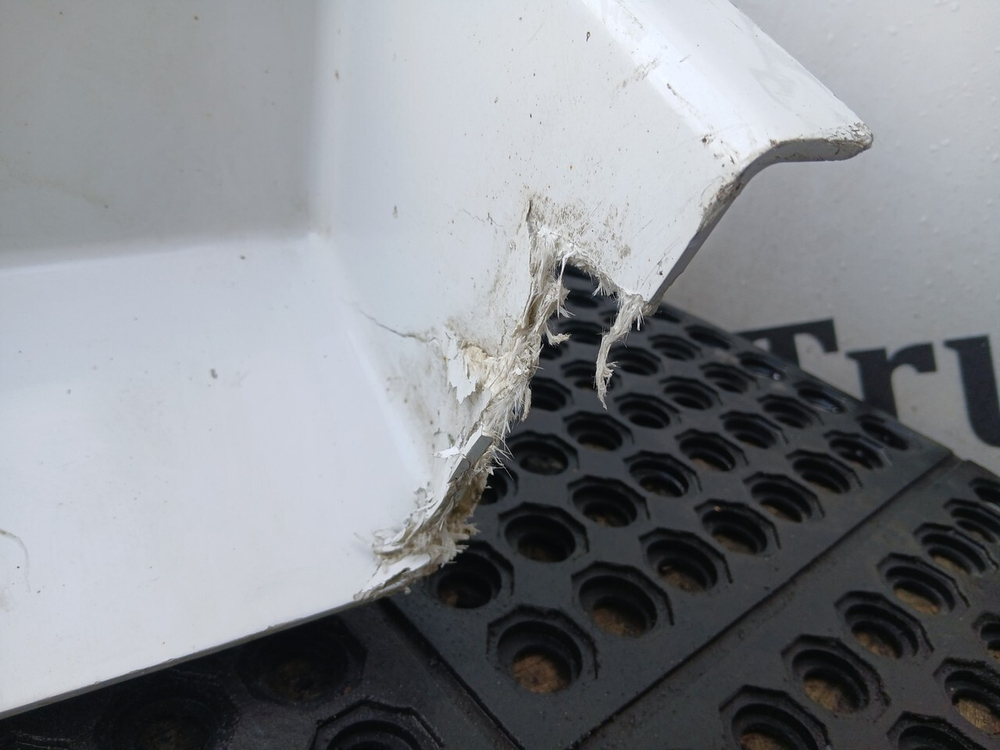 Корпус (дефект) подножек правый 2022г.