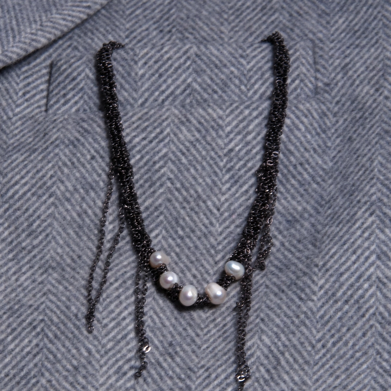 Плетенное ожерелье с жемчугом – Черный